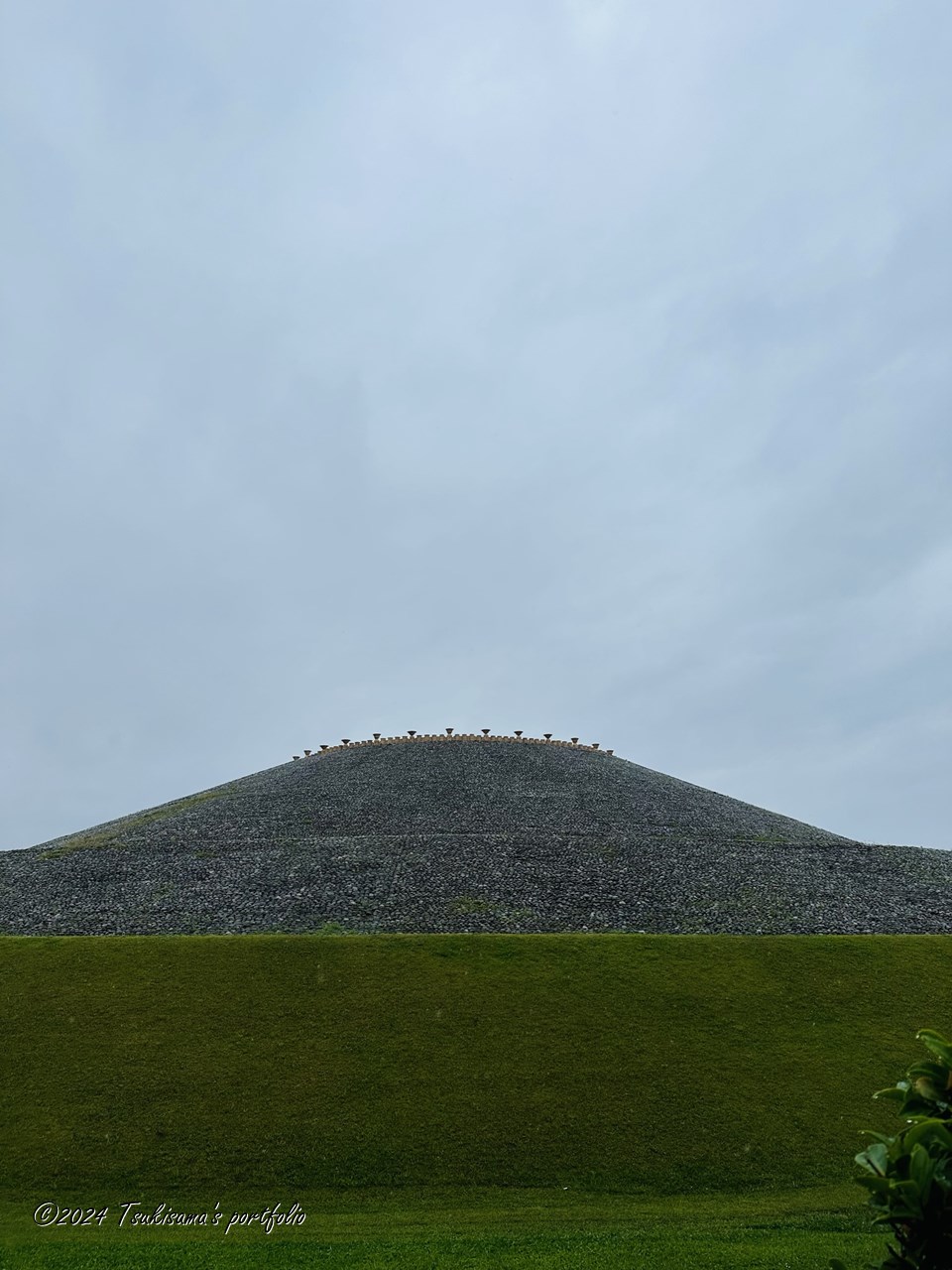 見慣れた風景だけど、今日初めて合掌した。 iphone 14 pro