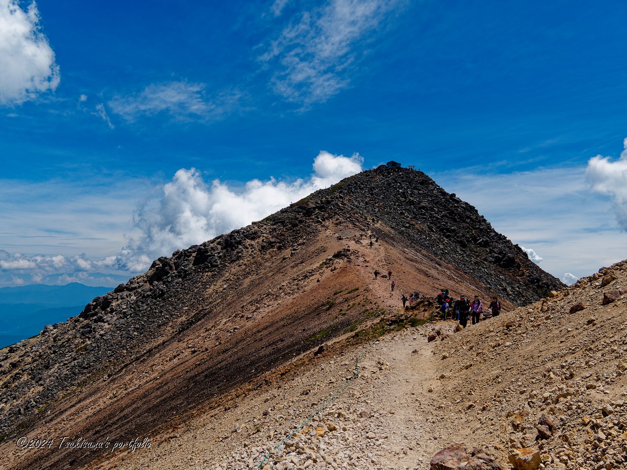 乗鞍岳山頂を望む OLYMPUS OM-D E-M1 + Panasonic LUMIX G VARIO PZ 14-42/F3.5-5.6