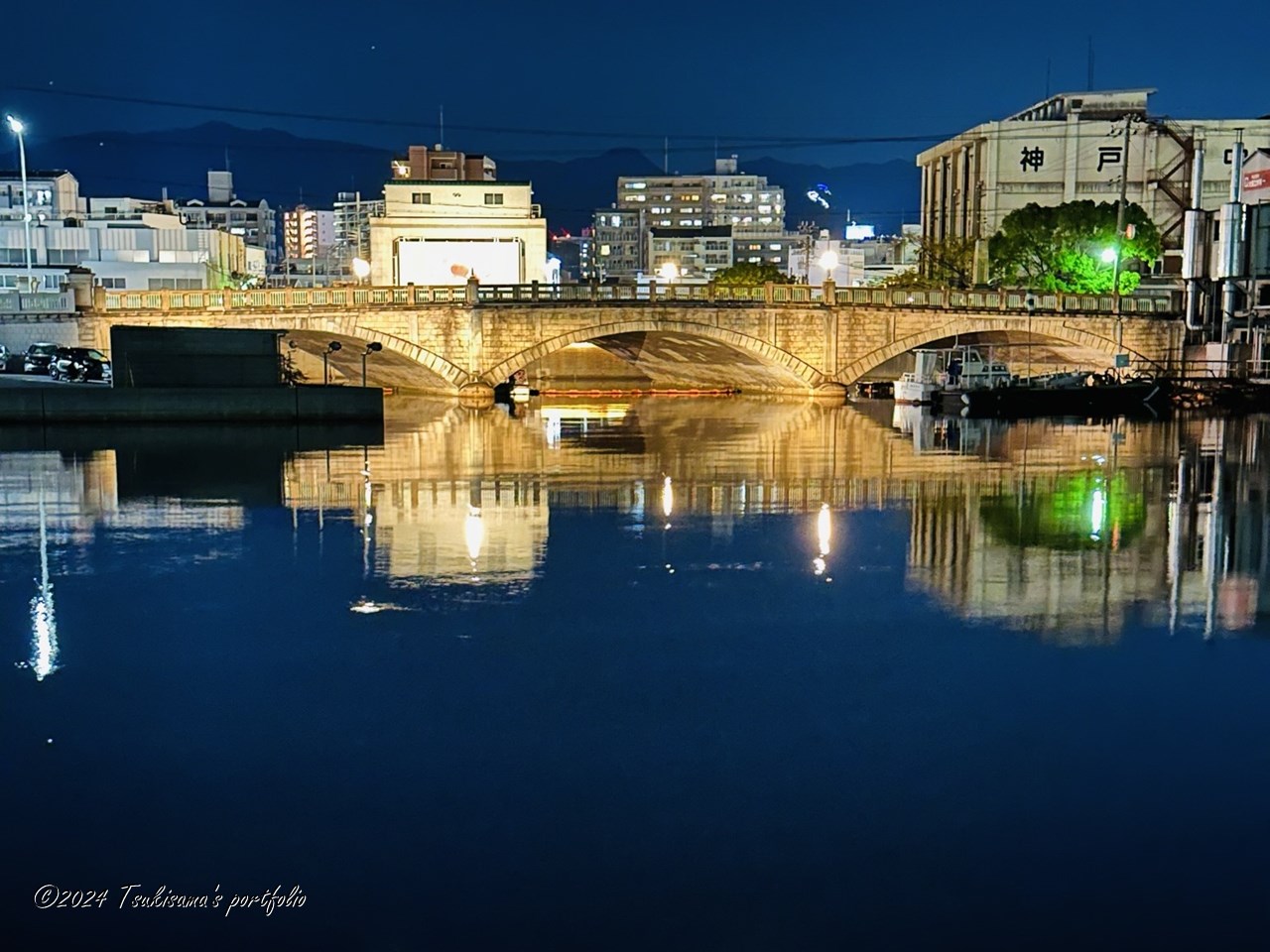 いつも見てた時間帯では想像できなかった光景。見違えました。ライトアップされている神戸市兵庫区にある大輪田橋 iphone 14 pro