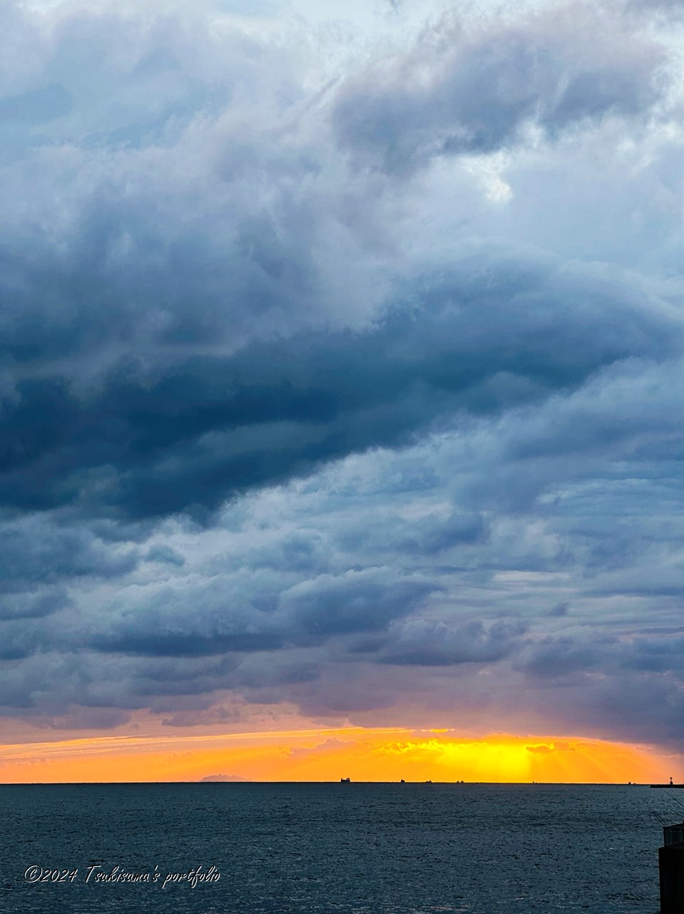 今日は終日曇り時々雨模様。 でも、夕方にはこうなることを願っています。 iphone 14 pro