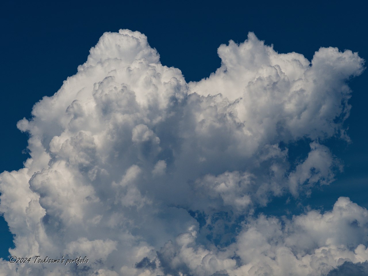 何かの横顔の様な、ひさしぶりに見ることができた入道雲。OLYMPUS OM-D E-M1 MarkIII + M.ZUIKO DIGITAL ED 40-150mm F4.0 PRO