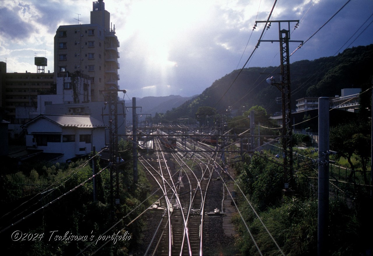 友人たちと酷暑を避けた末に、なぜかたどり着いた青梅の写真。懐かしい。MINOLTA α9 + MINOLTA 35mm F1.4G + コニカクローム森羅100 (2002/8/11)