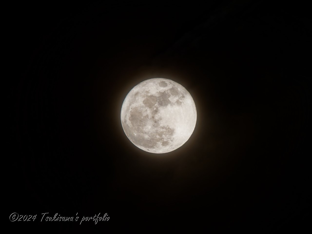 国立天文台の月齢だと今日(8/31)が満月です。OLYMPUS OM-D E-M1 MarkIII + M.ZUIKO DIGITAL ED 40-150mm F4.0 PRO
