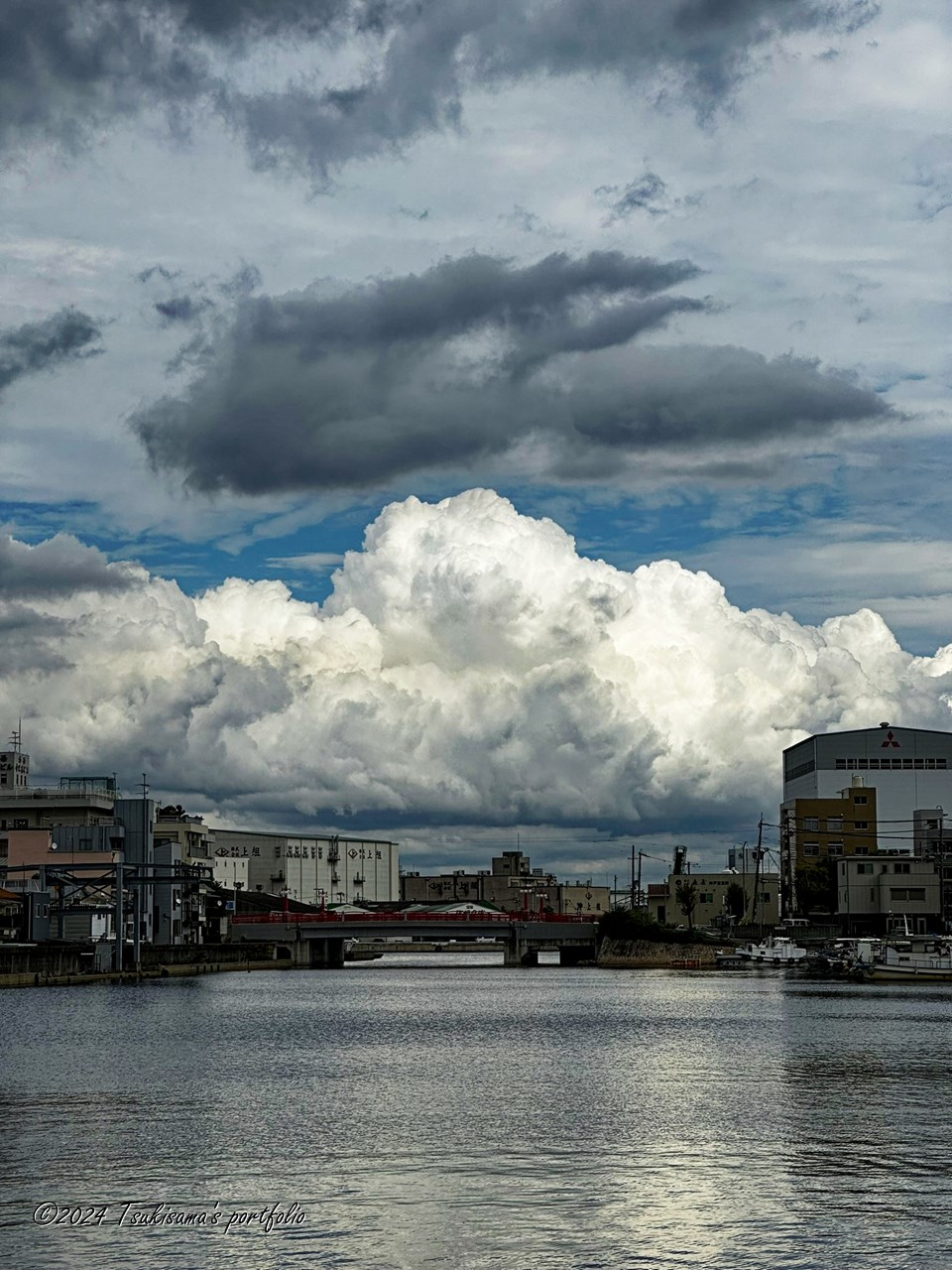 複雑な空模様が続きます。iphone 14 pro