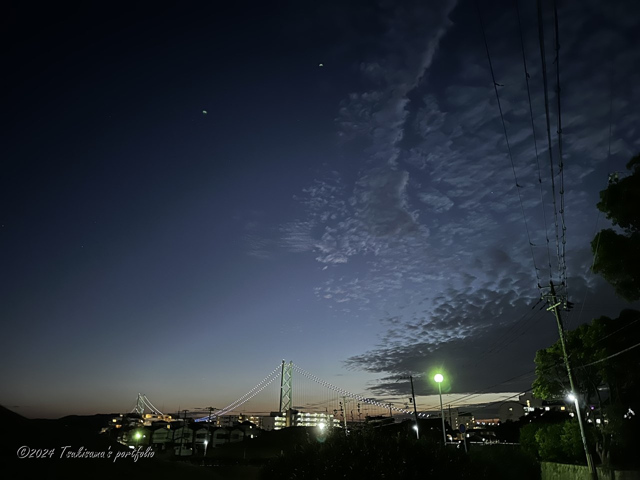 こんな時間に天の川がこんなところで?!なんてよく見たら雲がそれらしく見えただけでした。iphone 14 pro