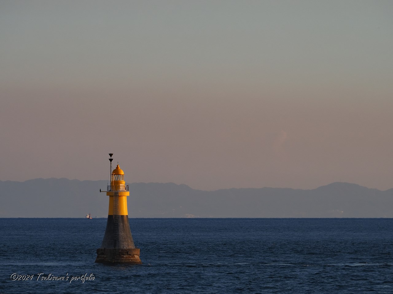 平磯灯標。黄色ってところがなんともいいですね。OLYMPUS OM-D E-M1 MarkIII + M.ZUIKO DIGITAL ED 40-150mm F4.0 PRO