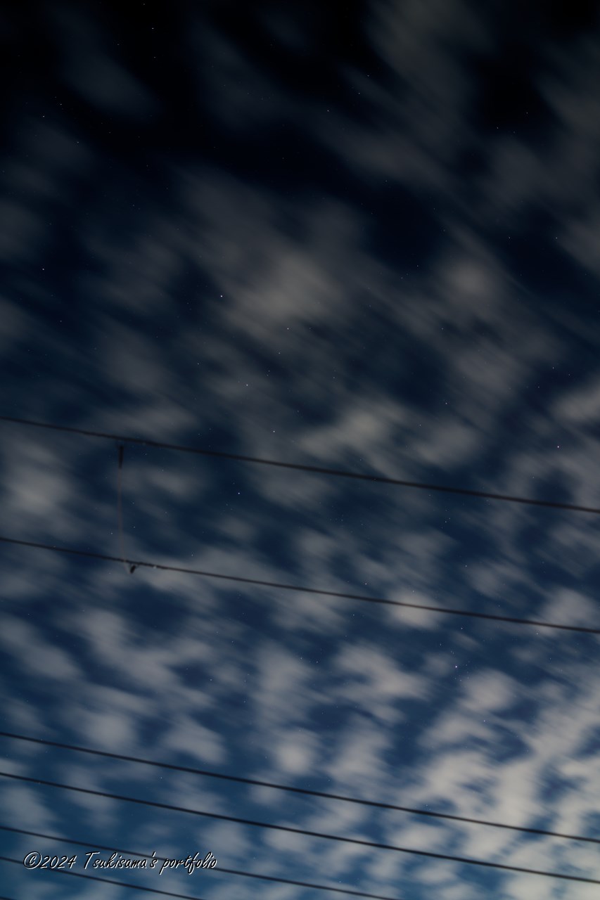 うろこ雲は日中に見られるものと思いこんでました。 SONY Cyber-Shot RX1RII