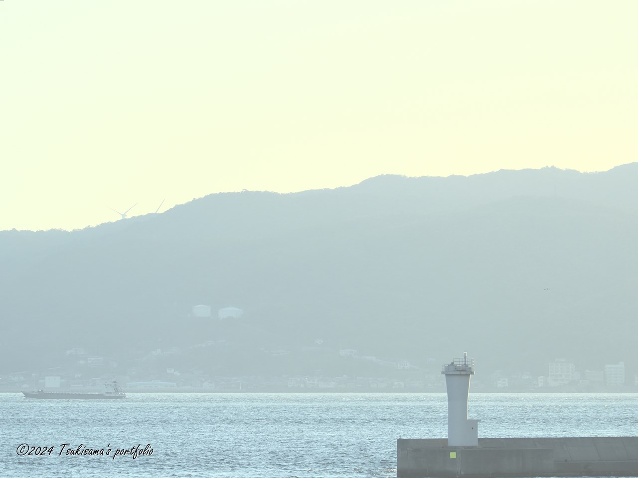 地味ですけど「灯台」です。 OLYMPUS OM-D E-M1 MarkIII + M.ZUIKO DIGITAL ED 40-150mm F4.0 PRO (アートフィルター デイドリーム1)