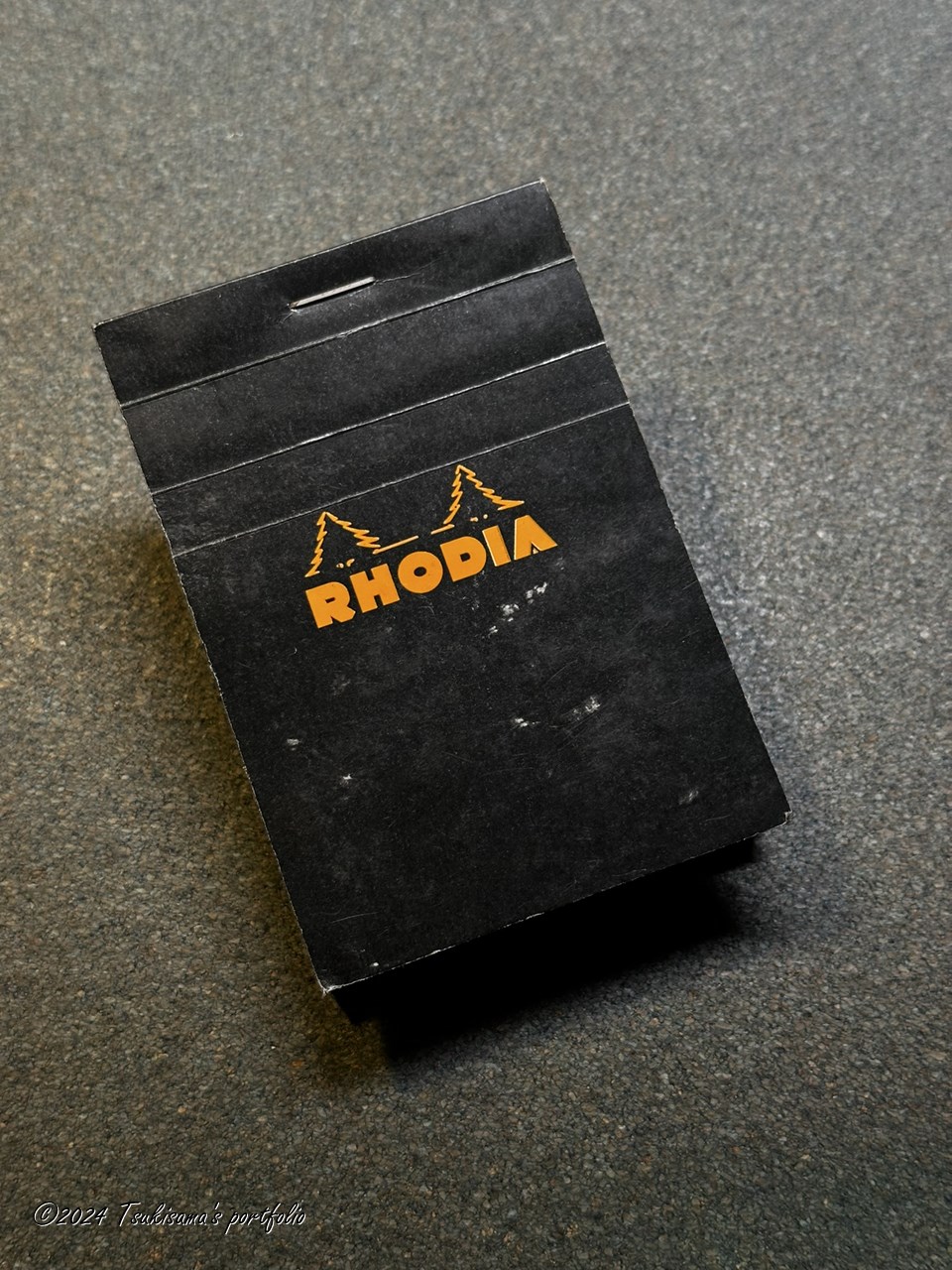 黒を黒く撮影するにはマイナス補正するんだよ、と教わった(読んだ)のはフィルムカメラで撮影していた頃でしたが、今でも(補正が必要なのは)同じですね。 iphone 14 pro