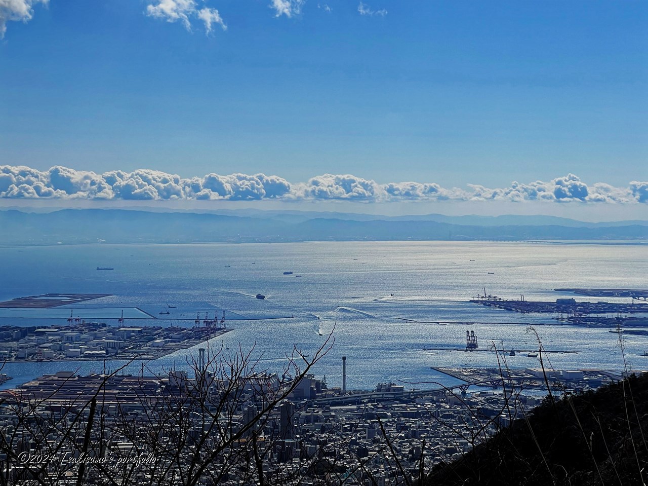 この写真を見て、次のバイクの車検どうしよう、と思いました。 iphone 13 pro max (2022/2/4)