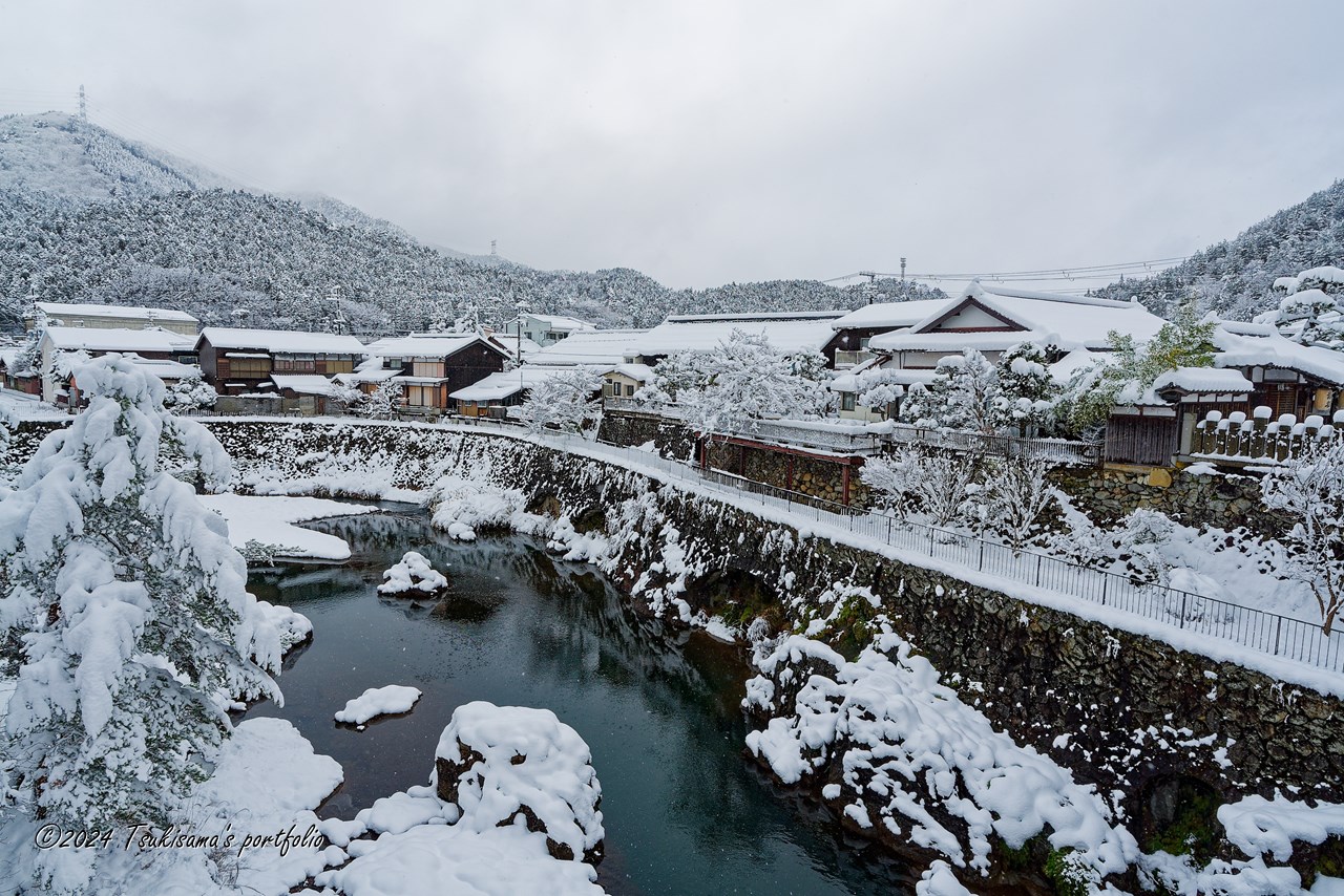 暖冬の大晦日ですが、過去写真で厳冬の風景エア散歩。 本当にいろいろ多くの出来事があった年でした。良い年を迎えたいですね。 SONY α7SII + Vario-Tessar T* FE 16-35mm F4 ZA OSS (2020/12/31)