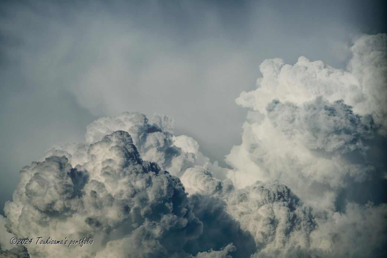 SONY α99II + SONY 70-300mm F4.5-5.6 G SSM II　入道雲