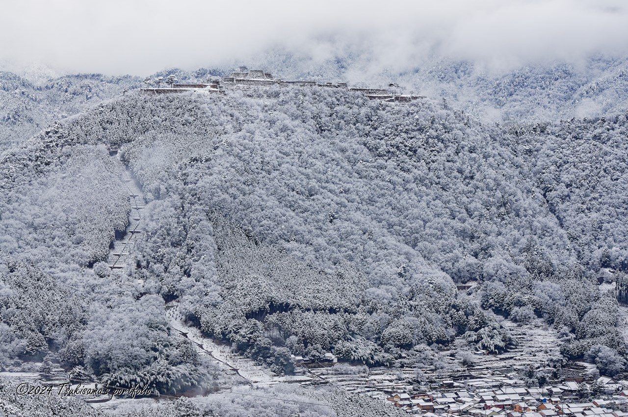 立雲峡からみた雪の竹田城跡 SONY NEX-5N + SONY 70-400mm F4-5.6 G SSM
