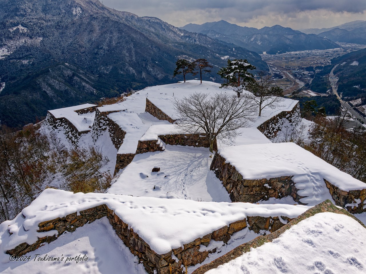 積雪した天空の城 竹田城跡 OLYMPUS E-3 + ZUIKO DIGITAL 14-54mm F2.8-3.5