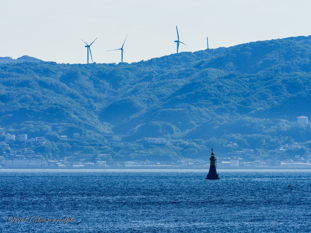 平磯灯標と淡路島　OLYMPUS OM-D E-M1 MarkIII + M.ZUIKO DIGITAL ED 300mm F4.0 IS PRO